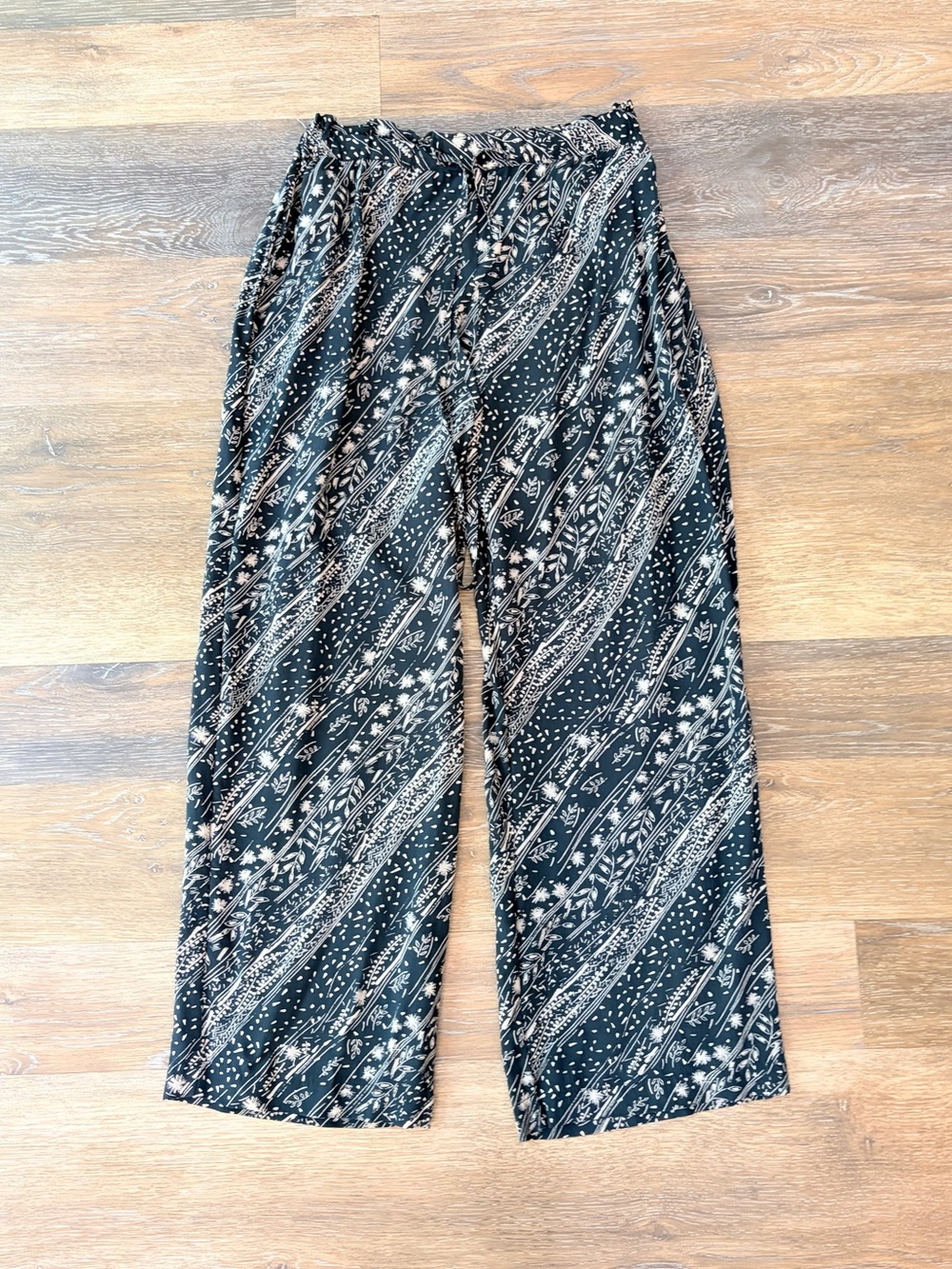 Fu Da fine silk 100% silk high waist pants petite small tie waist floral pattern